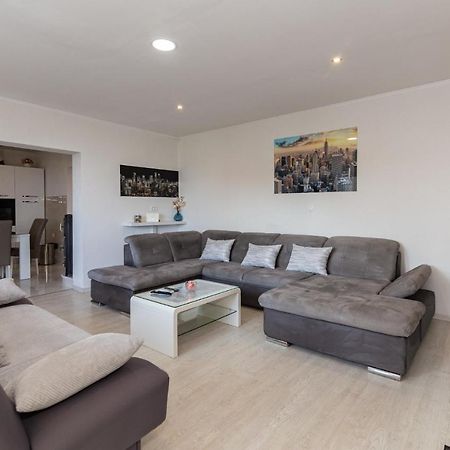 Navis Sea View Apartment With Pool Makarska Dış mekan fotoğraf