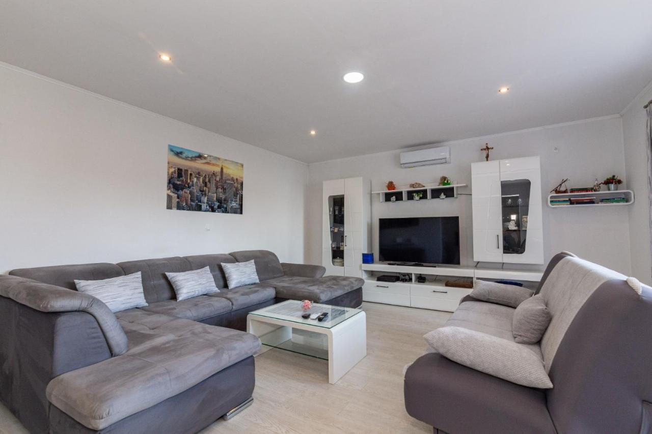 Navis Sea View Apartment With Pool Makarska Dış mekan fotoğraf