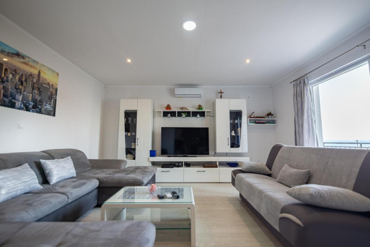 Navis Sea View Apartment With Pool Makarska Dış mekan fotoğraf